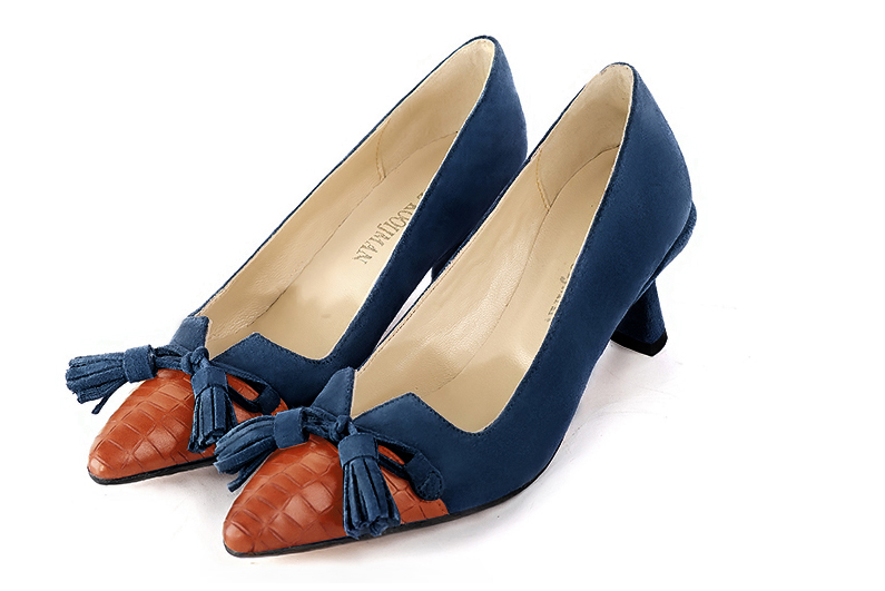 Terracotta orange and navy blue women's dress pumps, with a knot on the front. Tapered toe. Medium spool heels. Front view - Florence KOOIJMAN